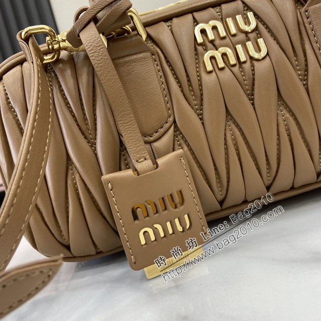 miumiu繆繆專櫃最新款Arcadie牛皮革中號保齡球手提包斜挎包 jh2529型號：5BB148